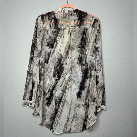 M & Co Sheer High Low Top Sheath Snake Blouse SZ Large NEW - Picture 7 of 14